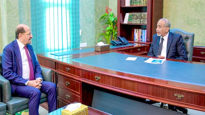 عضو مجلس القيادة الفريق محمود الصبيحي خلال لقائه رئيس الوزراء د. شائع الزنداني